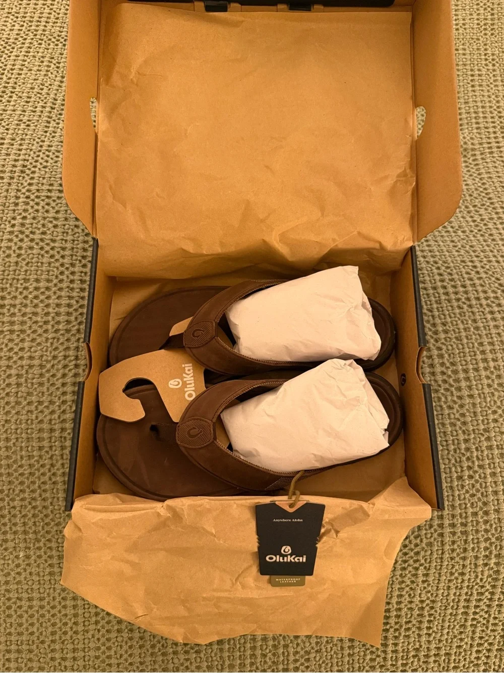 OluKai Tuahine Beach Sandals Size 9 - Dark Wood